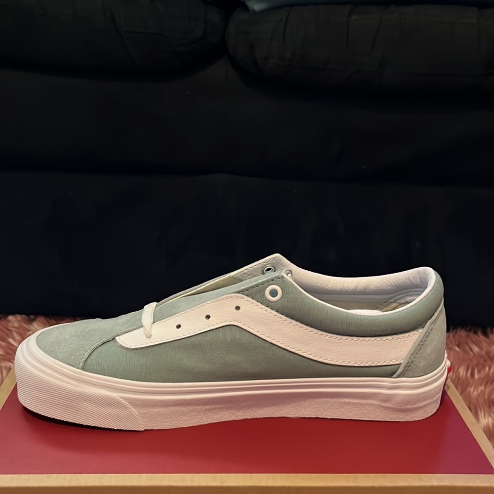 Vans - Picture 3 of 5